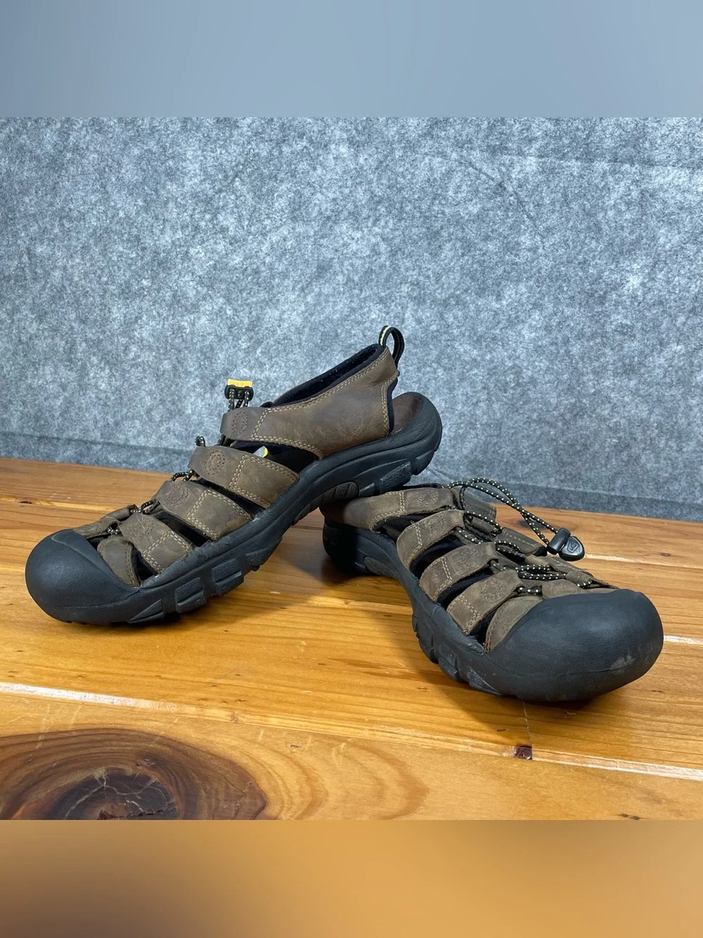 KEEN Newport Mens Size 11 Brown Waterproof Leather Hiking Sandals Shoes 1001870